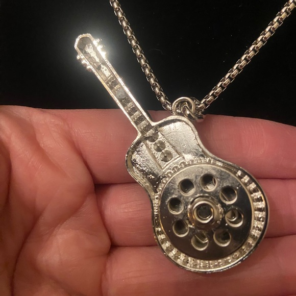 Elvis Snap Button Necklace - Picture 5 of 7